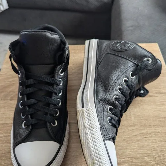 Converse - Picture 2 of 3